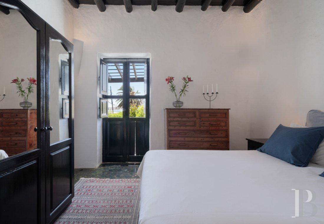 An old finca renovated in a contemporary style on the island of Lanzarote, in the Canary Islands - photo  n°13